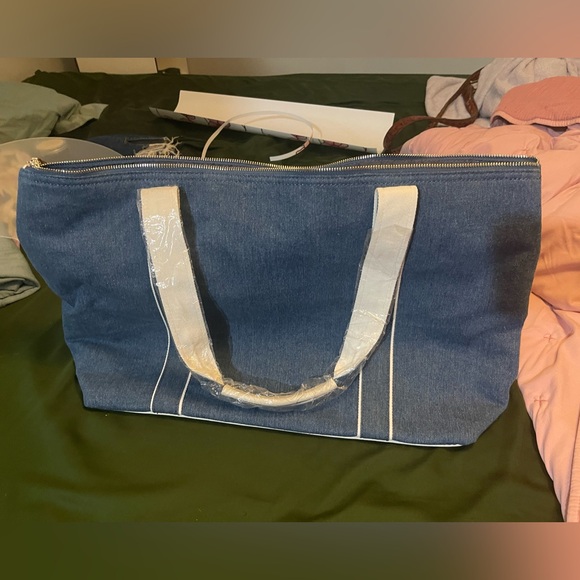 NWT Draper James Chambray Savannah Duffle Bag - Picture 2 of 9